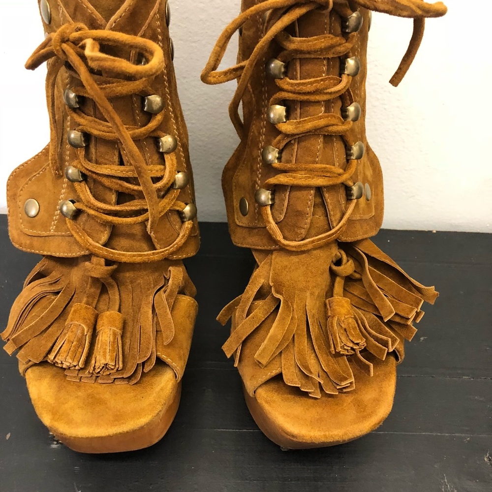 Shoes - Picture 2 of 5